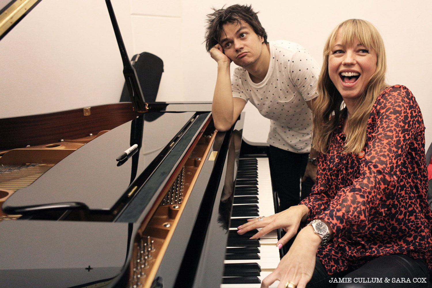 021_092_Jamie_Cullum_at_Chappells_by_Harriet_Armstrong